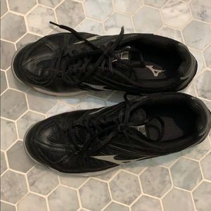 Size 10 athletic shoes